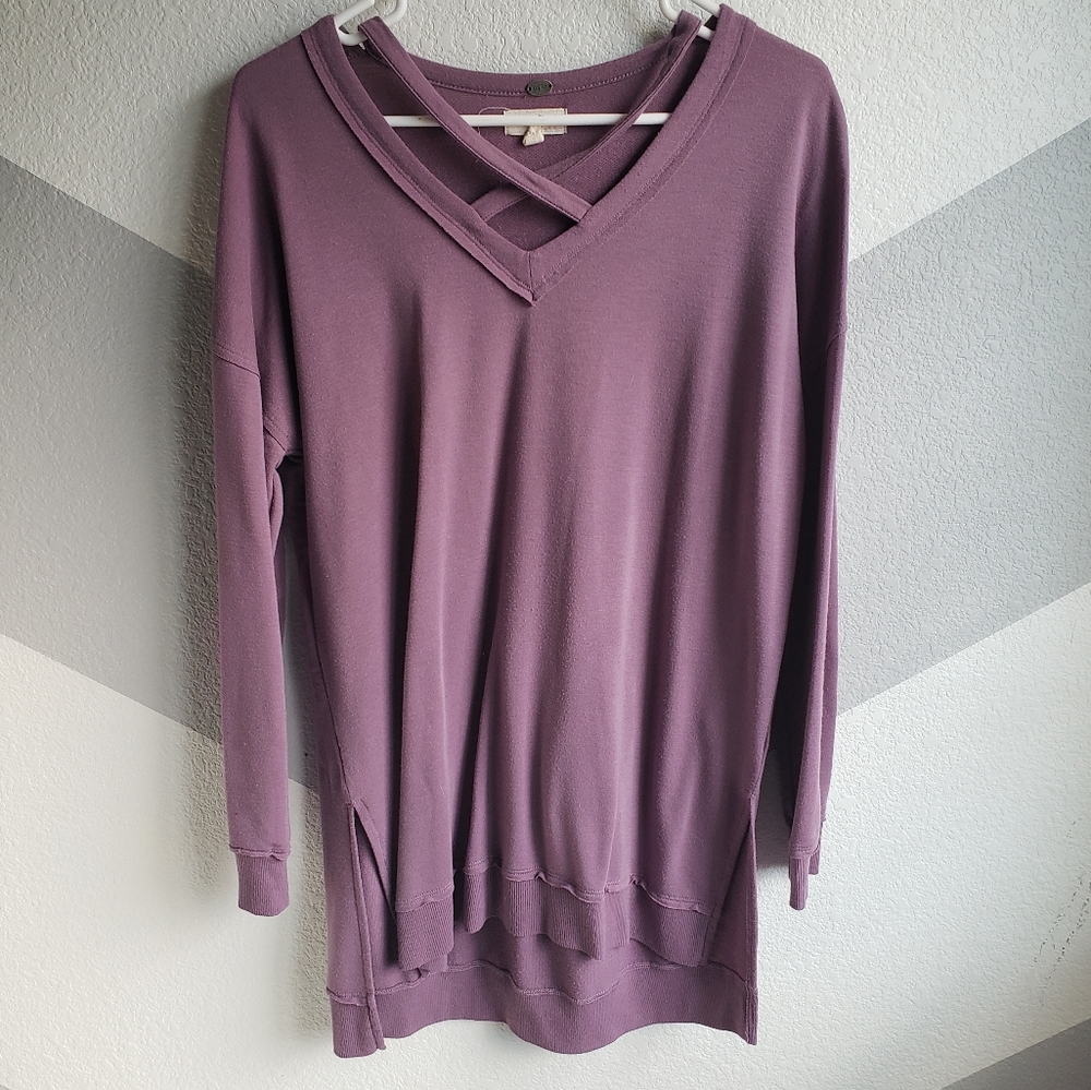 Cupio long sleeve with neck design